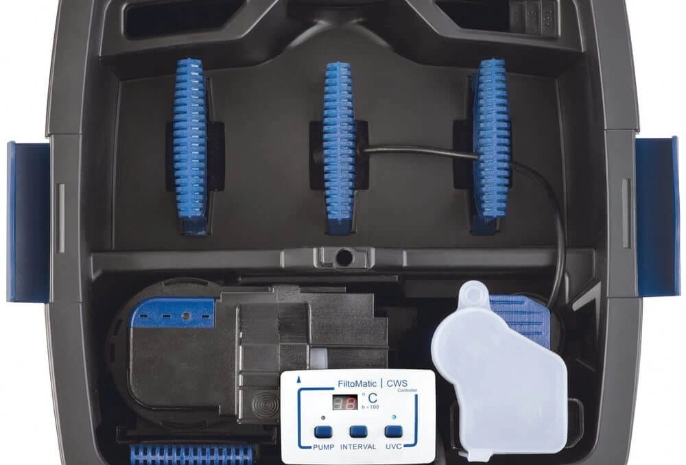 Oase FiltoMatic CWS 25000 – Wyświetlacz podający aktualną temperaturę wody oraz informacje o ustawieniach