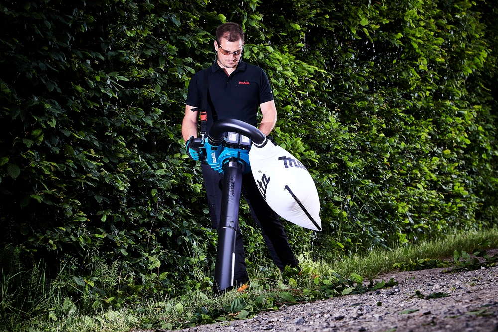 Makita DUB363PT2V – dwa sposoby pracy: dmuchanie i odkurzanie liści
