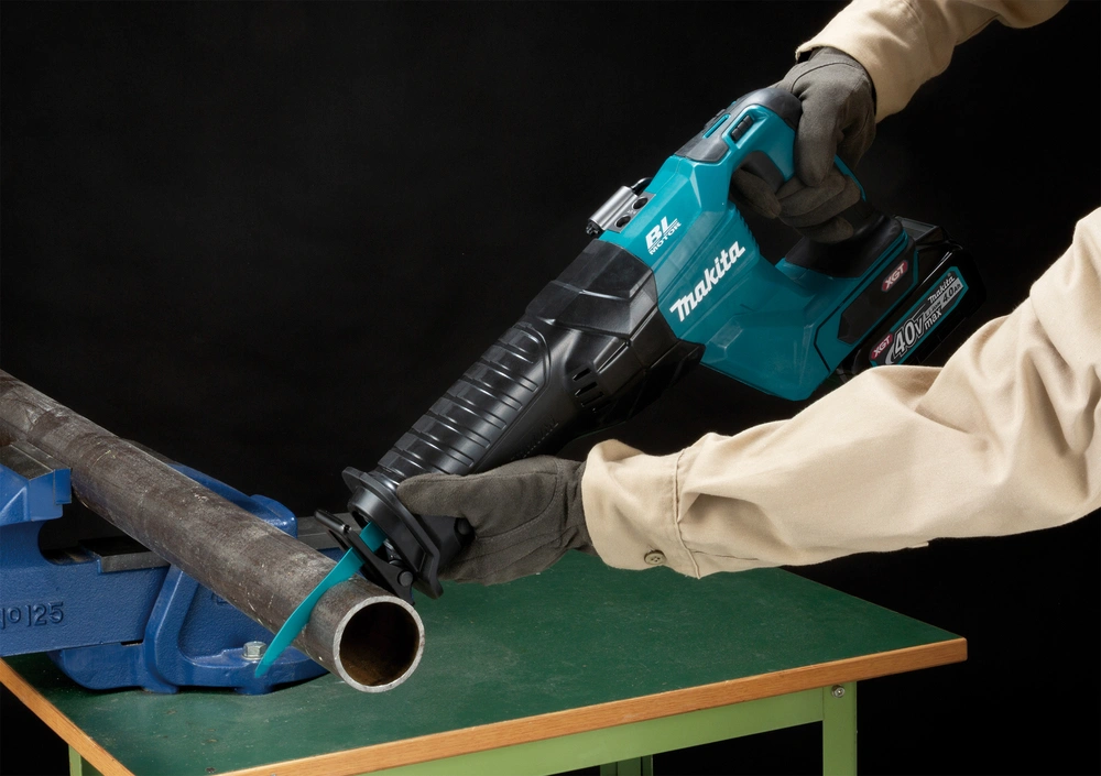 Makita JR001GZ – akumulatorowa piła posuwowa XGT 40V max z silnikiem bezszczotkowym