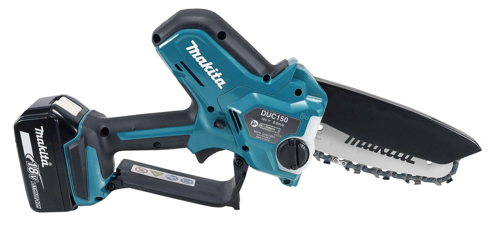 Makita DUC150SF01 podczas pielęgnacyjnego cięcia gałęzi drzewa