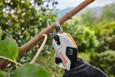 Stihl ASA 20 - Ma dwie szerokości rozwarcia ostrza, co ułatwia dopasowanie do wykonywanego zadania cięcia