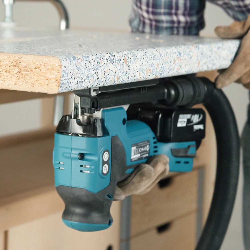 Makita DJV181Z – widok akumulatorowej wyrzynarki z uchwytem korpusowym i stopą roboczą