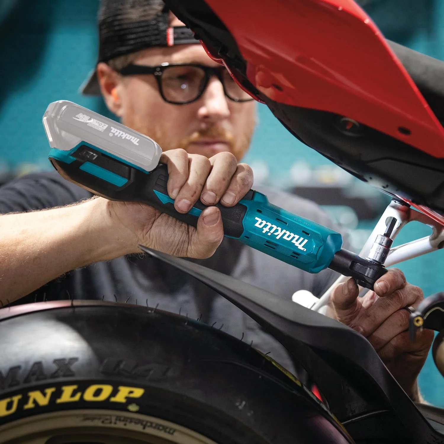 Makita DWR180Z - Hamulec elektryczny zatrzymuje mechanizm natychmiast po zwolnieniu spustu