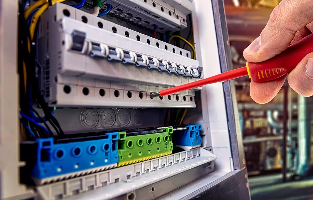 NEO TOOLS 04-220 - Przeznaczone do pracy przy instalacjach elektrycznych pod napięciem do 1000 V