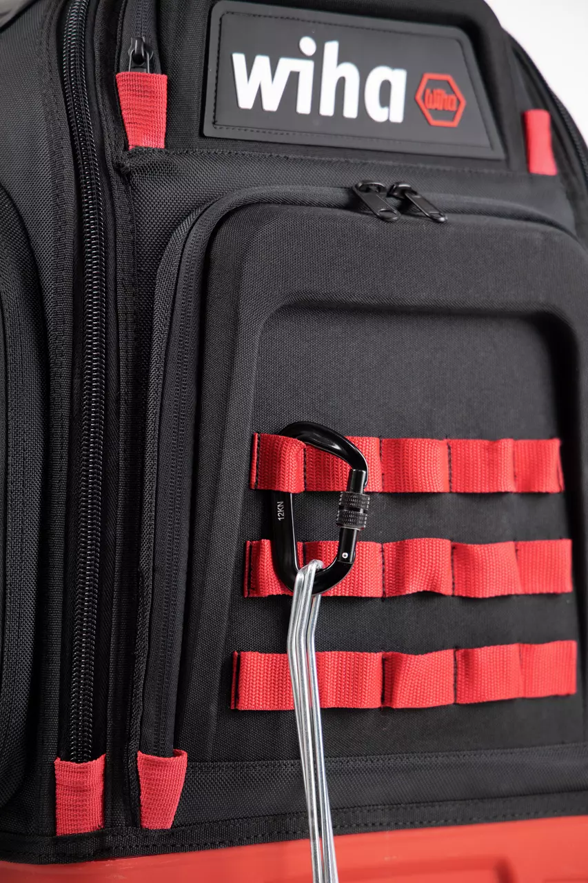 77 miejsc na narzędzia i elastyczne mocowania