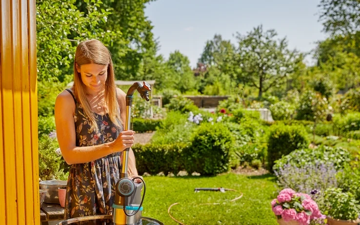 GARDENA Rain Water Tank Pump 4700/2 - Wąski korpus do niewielkich otworów