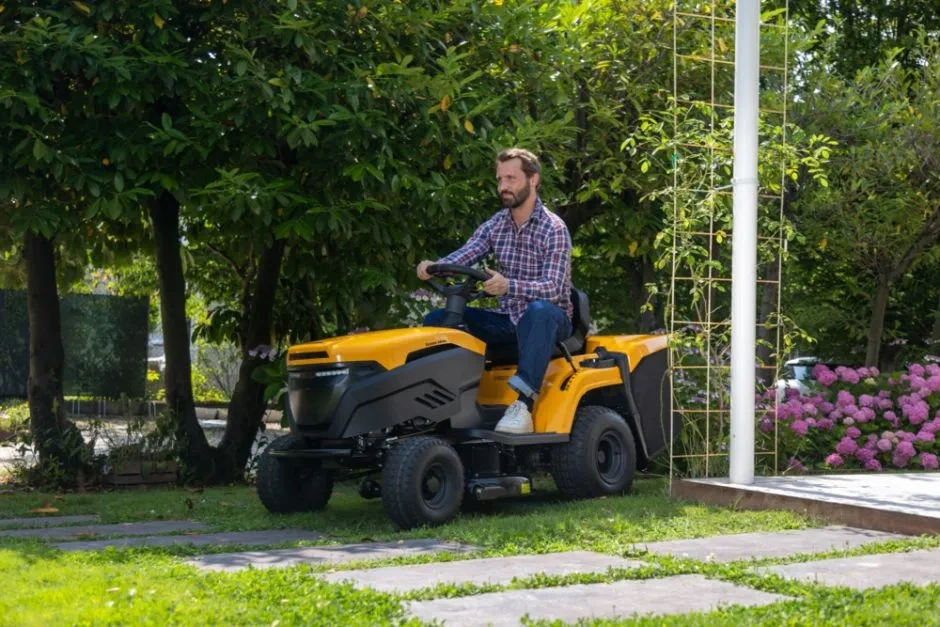 Elektryczny napęd i płynna jazda STIGA Estate 384e