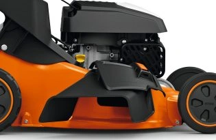 STIHL RM 253 – wyrzut boczny do szybkiego koszenia wyższej trawy