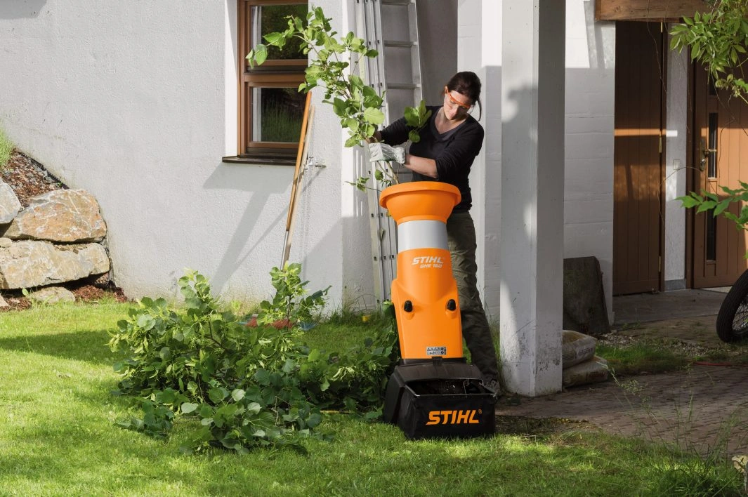STIHL GHE 150 – system tnący Multi-Cut 150 i otwór wlotowy w kształcie koniczyny”
width=