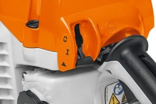 STIHL MS 201 C-M – dźwignia wielofunkcyjna z funkcją STOP